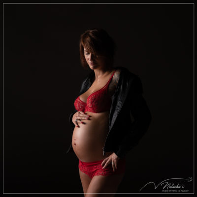 Shooting grossesse rock pour future maman en région parisienne