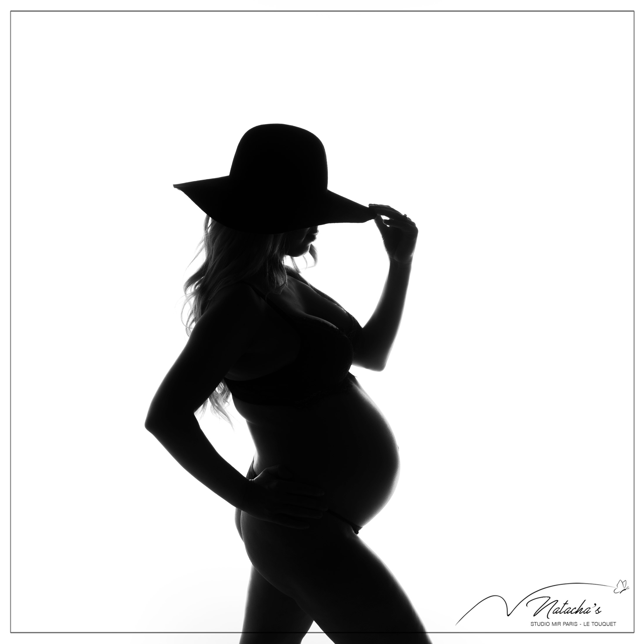 Shooting grossesse avec accessoires en région parisienne - Studio photo Mir  Baby - Photo de grossesse et nouveau-né